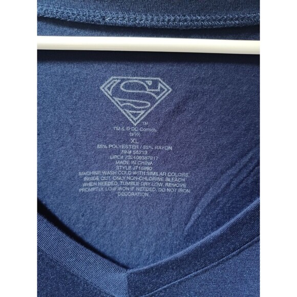 DC COMICS SUPERMAN WOMENS NAVY T-SHIRT SIZE XL NWT KOHLS - Picture 3 of 6